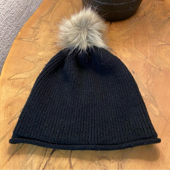 Main Character Accessories - Aritizia Main Character Elana Beanie Black